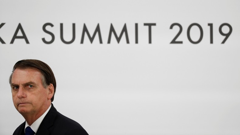 Bolsonaro snobe Le Drian et publie sur Facebook sa séance chez le coiffeur