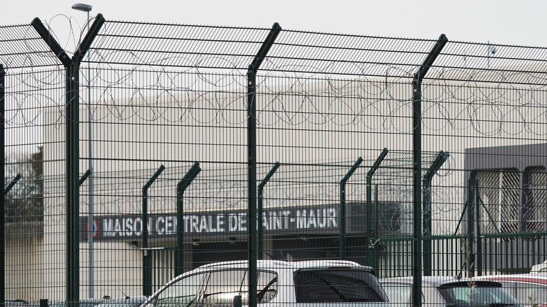 Trois hommes, dont deux détenus, mis en examen pour un projet d'attentat