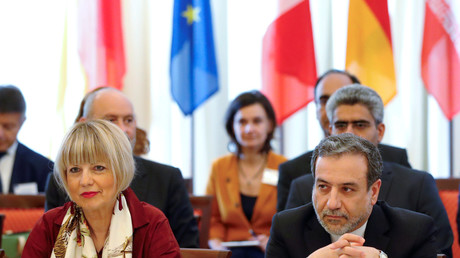Le négociateur en chef iranien sur le nucléaire Abbas Araqchi et la secrétaire générale du Service européen d'action extérieure (SEAE) Helga Schmit à la réunion de la Commission mixte du JCPOA à Vienne, en Autriche, le 28 juin 2019.
