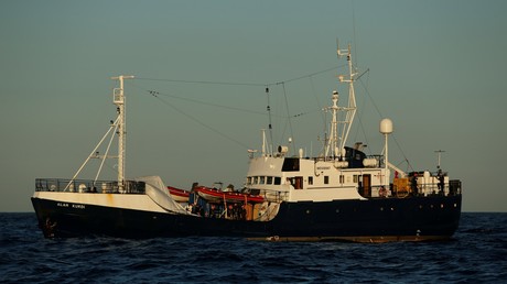 Chassé-croisé de bateaux de migrants entre Malte et Rome