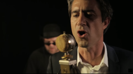 Le député Insoumis François Ruffin réinvente La Marseillaise accompagné d'un groupe punk (VIDEO)