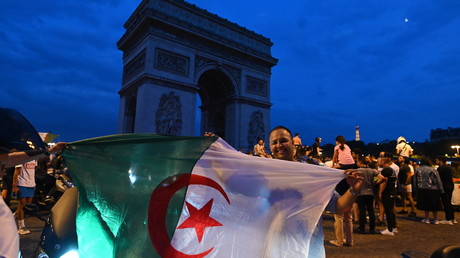 Victoire de l'Algérie : pillages et heurts avec la police sur les Champs-Elysées (VIDEOS)
