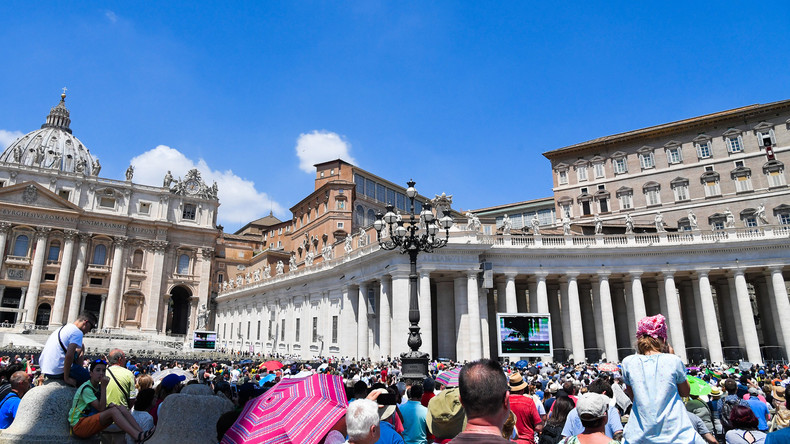 Vatican : un Irakien interpellé après avoir menacé de s'immoler aux abords de la place Saint-Pierre