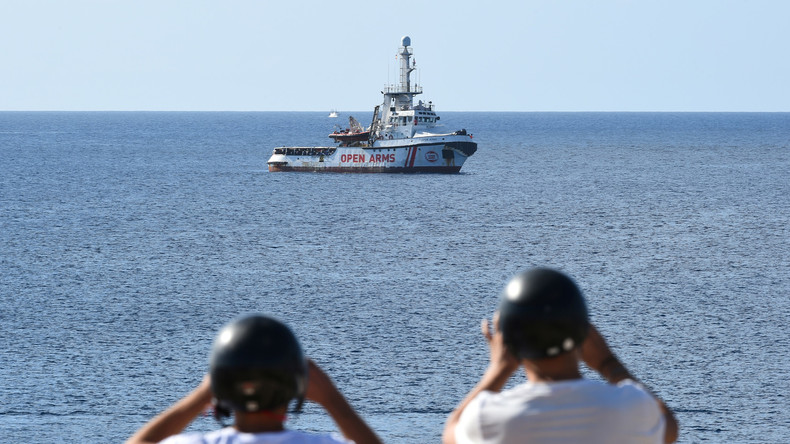 L'Espagne propose d'accueillir la centaine de migrants du bateau Open Arms... qui décline l'offre