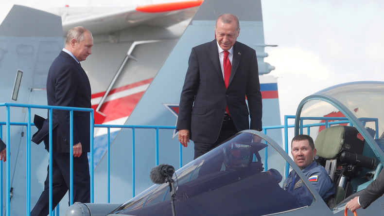 Poutine et Erdogan plaisantent autour de l'achat par la Turquie d'avions de combats russes (VIDEO)