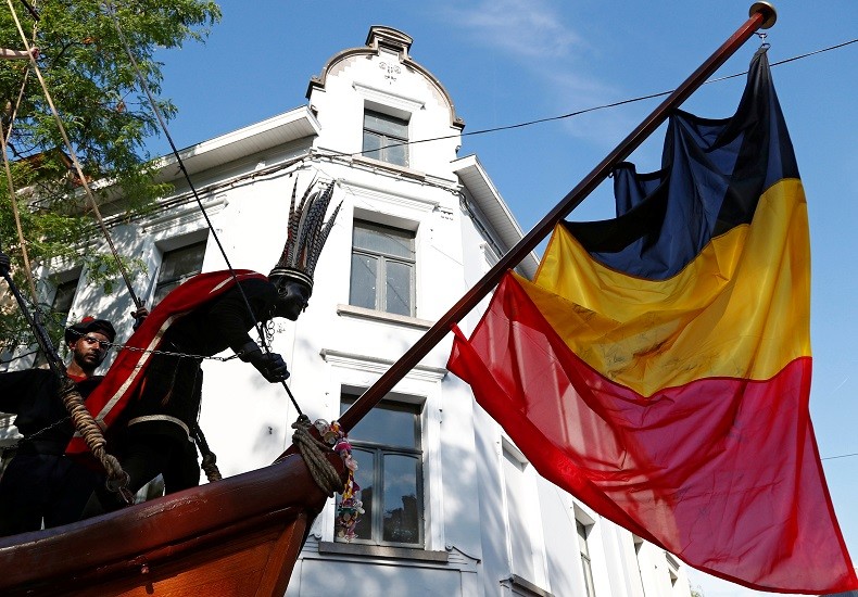 Belgique : le Sauvage d'Ath a défilé sous les acclamations, malgré les réserves de l'Unesco (IMAGES)