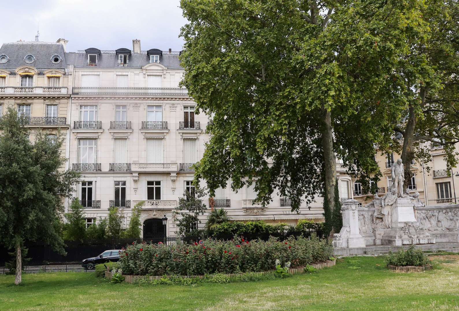 L'intendant d'Epstein a visité son appartement parisien juste avant l