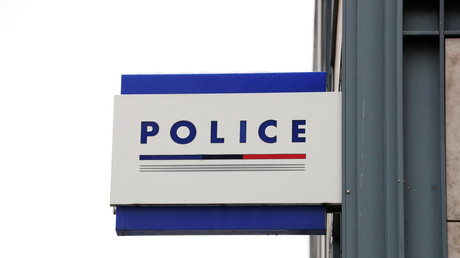 Paris: un policier filmé avec le t-shirt d’une unité de la police militaire brésilienne controversée