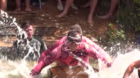 Heureux comme un cochon dans l'eau