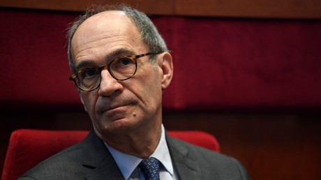 Eric Woerth a-t-il escaladé un vertigineux glacier ou était-il simplement à quatre pattes ? (IMAGES)