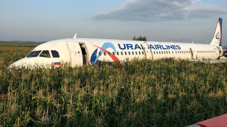 Atterrissage d'urgence d'un avion russe : aucun mort à déplorer, les pilotes décorés