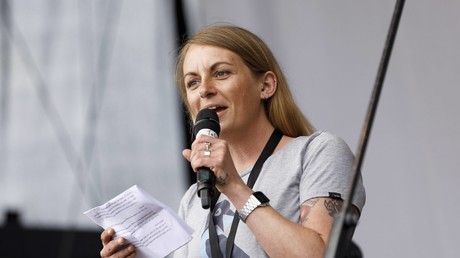 La capitaine du Sea Watch refuse une médaille de Paris