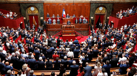 Le gouvernement souhaite réduire d'un quart les parlementaires, la réforme en suspens