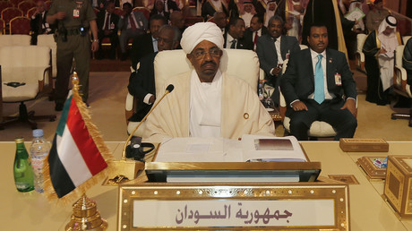 L'ex-président soudanais, Omar el-Bechir, assiste à un sommet de la Ligue arabe à Doha, le 26 mars 2013.