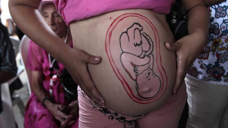 GPA : la France va-t-elle reconnaître la filiation des enfants nés à l'étranger ?