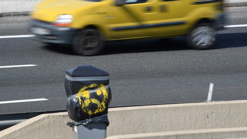 Trois hommes se revendiquant des Gilets jaunes en garde à vue pour avoir incendié un radar