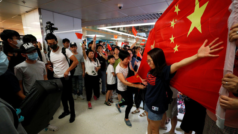Hong Kong : nouveaux affrontements et violences entre manifestants (VIDEOS)