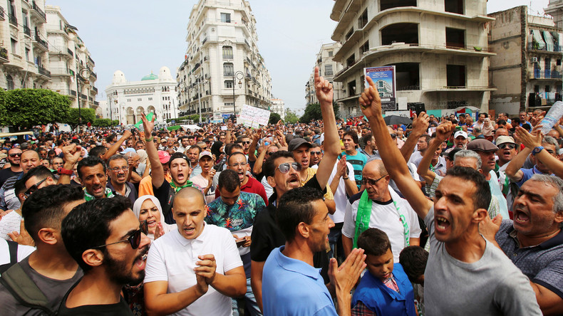 Le chef de l'armée algérienne ordonne d'empêcher les manifestants d'autres régions d'accéder à Alger