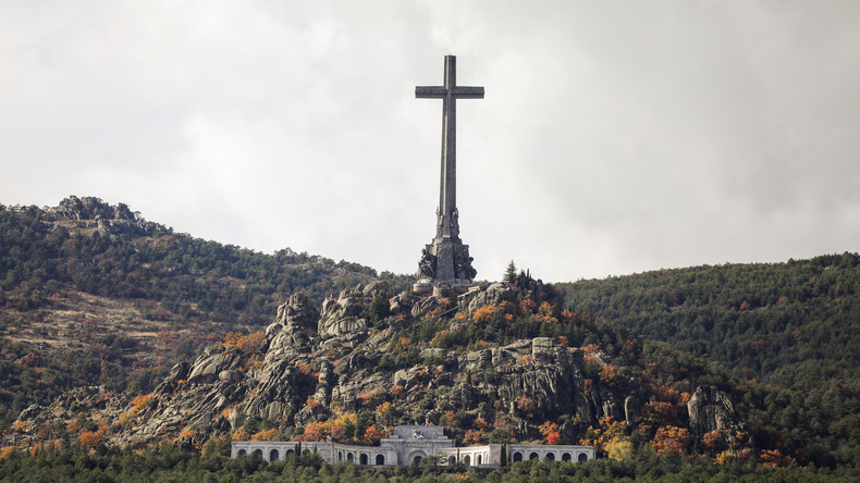 Espagne : la Cour suprême autorise l'exhumation de Franco