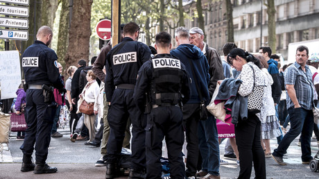 Insultes, jets de bouteilles : le stand LREM à la Braderie de Lille pris pour cible