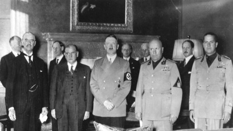 Conférence de Munich le 29 septembre 1938: de gauche à droite: le Premier ministre britannique Arthur Neville Chamberlain, le Français Édouard Daladier, président du Conseil, Adolf Hitler, l'Italien Benito Mussolini et son gendre le comte Galeazzo Ciano, ministre des Affaires étrangères.