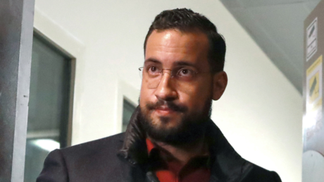 Pétards et fumigènes : deux arrestations lors d'une action devant le domicile de la mère de Benalla