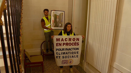 «Décrochons Macron» : les militants écologistes de nouveau poursuivis en justice