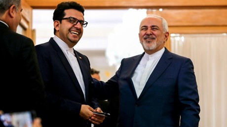 Le ministre des Affaires étrangère de la République islamique d'Iran, Javad Zarif (à droite) et son porte-parole, Abbas Moussavi (à gauche), le 10 juin 2019, à Téhéran (image d'illustration).