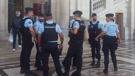 Gendarmes au Palais de justice où se déroule le procès des accusés (image d'illustration).