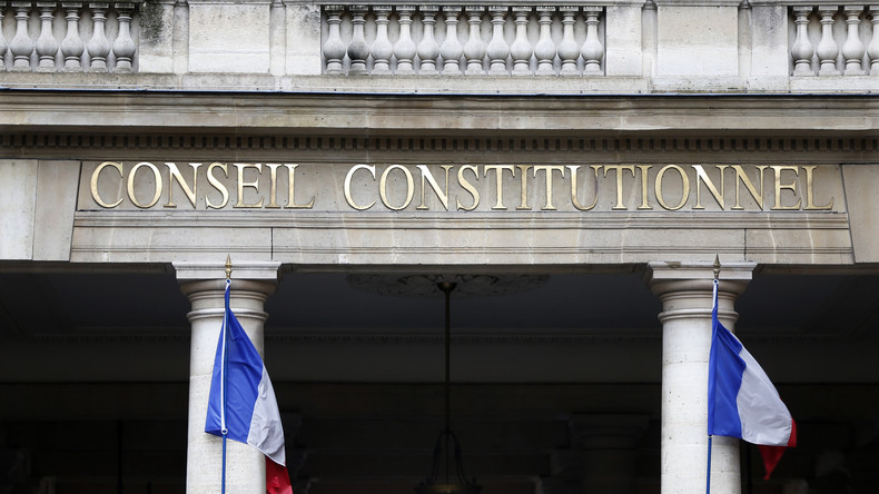 Le Conseil constitutionnel rappelle l'exigence de la gratuité dans l'enseignement public supérieur