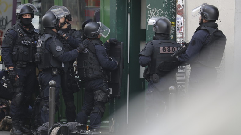 Interpellations dans l'affaire des appels téléphoniques islamistes aux commissariats franciliens