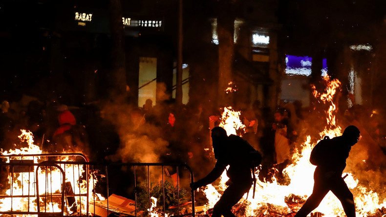 Barricades, affrontements et cocktails Molotov : nouvelle nuit de fortes tensions à Barcelone
