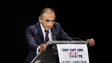 Eric Zemmour durant son discours à la convention de la droite à Paris le 28 septembre