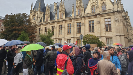 Rouen : des habitants manifestent de nouveau pour exiger «la vérité» sur l'incendie (IMAGES)