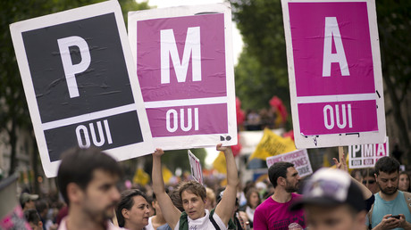 Juin 2013, des manifestants lors de la Gay Pride à Paris