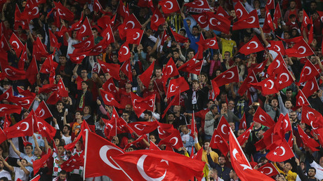 Salut militaire de joueurs turcs pour célébrer un but : l'UEFA va «examiner» l'affaire