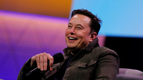 Elon Musk, propriétaire de SpaceX et PDG de Tesla, s'entretient avec le légendaire concepteur de jeux Todd Howard, à Los Angeles.