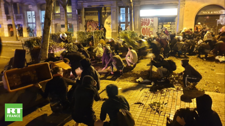 «Une véritable pluie de LBD» : le récit d'une nuit de tensions à Barcelone