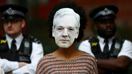 Assange comparaît en personne devant la justice britannique, des Gilets jaunes répondent présent