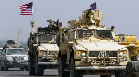 Syrie : des troupes américaines se retirent sous les jets de fruits pourris et de pierres (VIDEOS)