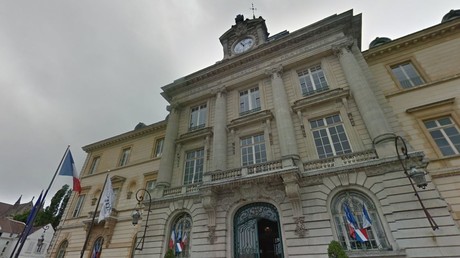 Meaux : enquête ouverte après l'appel d'un agent de la mairie à «couper la tête» d'une femme voilée
