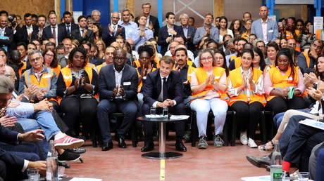 Emmanuel Macron sur un chantier d'insertion à Bonneuil-sur-Marne le 10 septembre 2019, pour refaire un meeting digne du grand débat national.