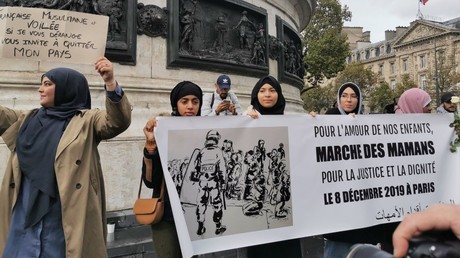 Polémique sur le voile islamique : à La Réunion, Emmanuel Macron se positionne sur la question