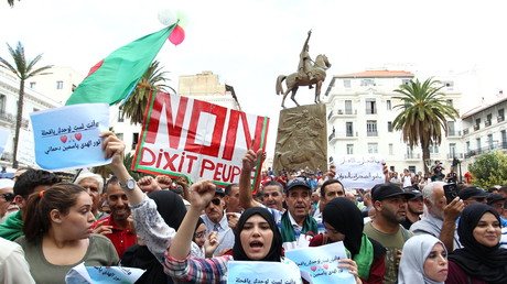 Algérie : la rue rejette l'élection à la veille de la clôture des dossiers pour la présidentielle