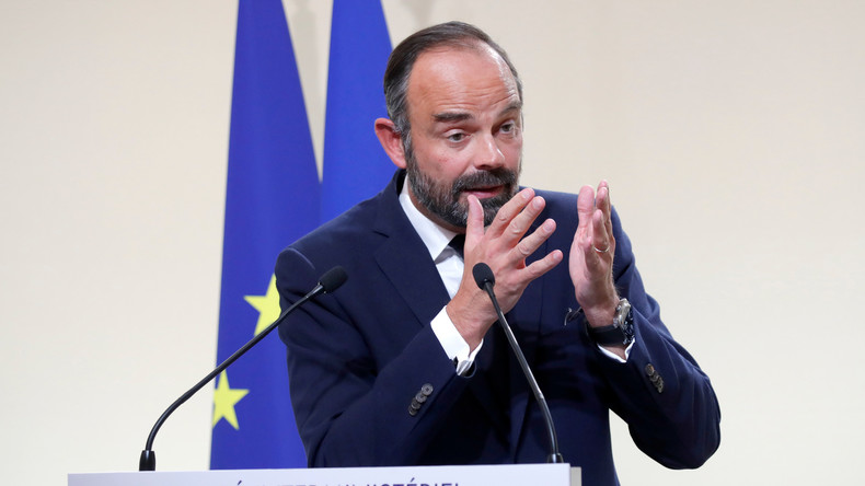 Trop laxistes, trop contraignantes ? Les mesures du gouvernement sur l'immigration font réagir