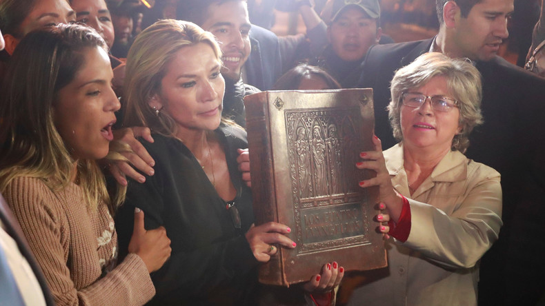 Bolivie : une sénatrice de droite s'auto-proclame présidente, Morales dénonce un coup d'Etat