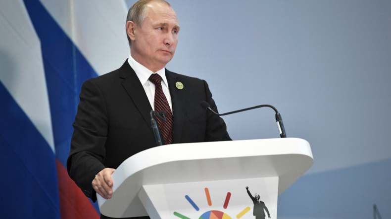 Les dirigeants s’expriment lors de la cérémonie de clôture du Forum d'affaires des BRICS