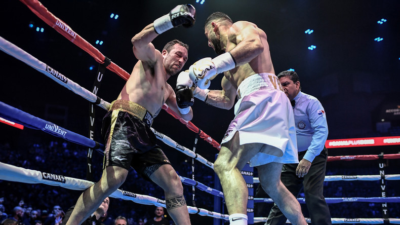 Edouard Philippe copieusement sifflé à Bercy lors d'un match de boxe (VIDEO)