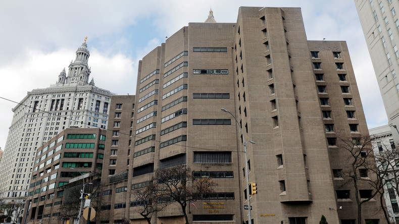 Les deux gardiens en poste la nuit de la mort de Jeffrey Epstein ont été arrêtés