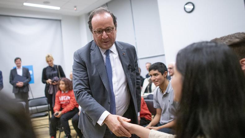 Pour répondre à la «crise de la représentation», Hollande plaide pour la décentralisation